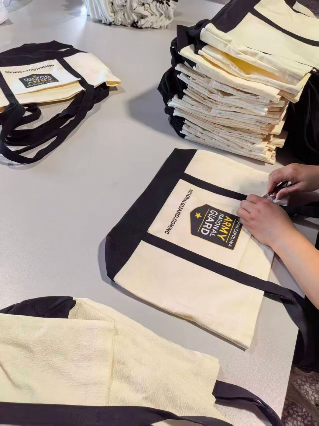 Customized Promotional Gift Handbag — Custom Packaging & Bags